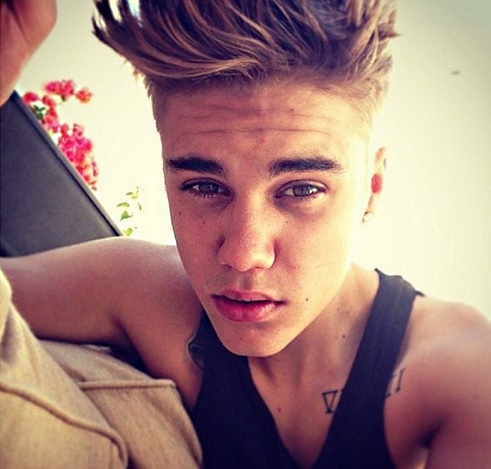 VROČE! Justin Bieber: Gre tudi on po stopinjah Miley Cyrus in kadi salvio?