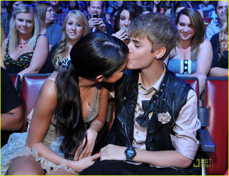 FOTO: Justin in Selena na podelitvi TCA zanikala vse govorice o razhodu!