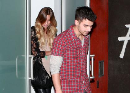 FOTO: Joe Jonas: Le katero vročo blondinko je peljal na večerjo?!