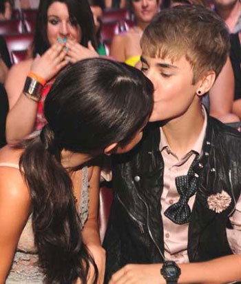 Foto: Justin in Selena med izmenjevanjem nežnosti!
