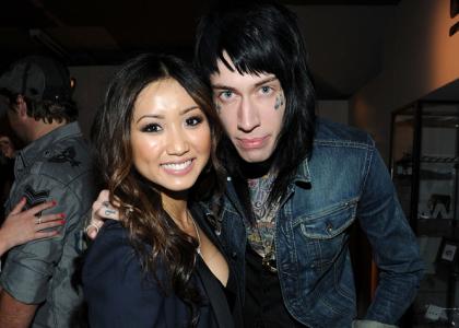 Vroče! Je Brenda Song noseča z bratom Miley Cyrus?!