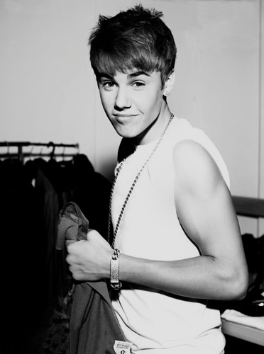 Justin Bieber: Noče prepirov med Belieberji in Directionerji!