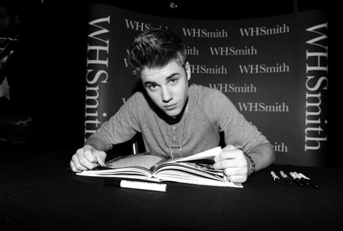 Justin Bieber: Izšla je njegova nova knjiga!