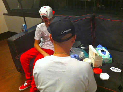 Šok! Justin Bieber: Narediti si je dal zlate zobe!