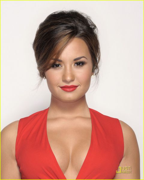 Avdio: Prisluhni novi, zabavni pesmi Demi Lovato!