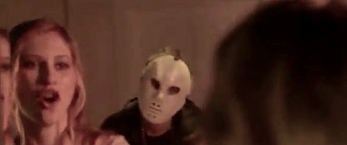 Video: V novi reklami za parfum Someday je Justin Bieber serijski morilec!