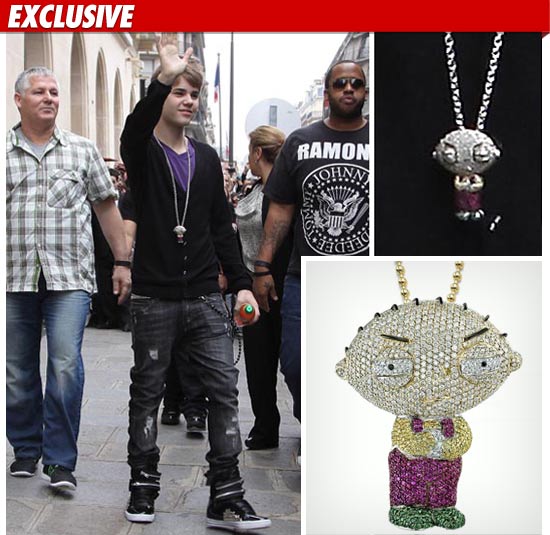 Razsipni Justin Bieber si je kupil verižico z 12-karaktnimi diamanti!