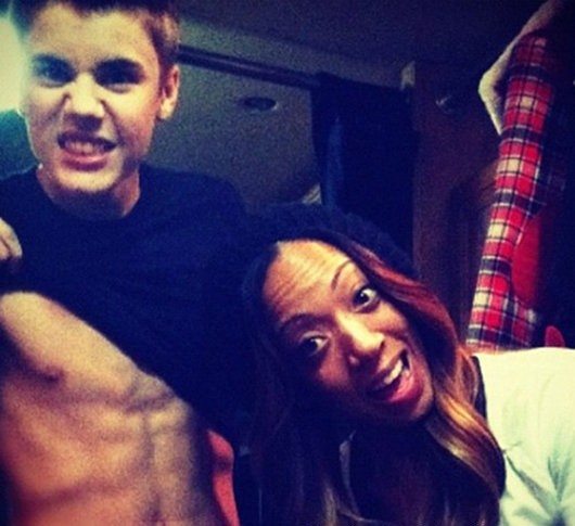 Foto: Justin Bieber pokazal bradavičko in trebušne mišice!