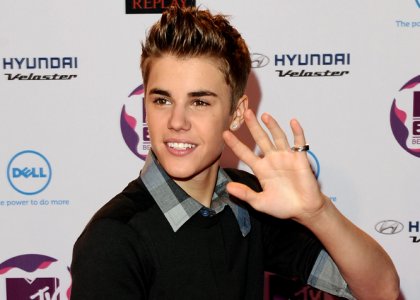 Vroče! Justin včeraj odnesel 2 nagradi, Selena ostala praznih rok!