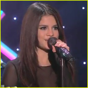 Vroče! Selena Gomez: Bi morala opustiti glasbeno kariero?!