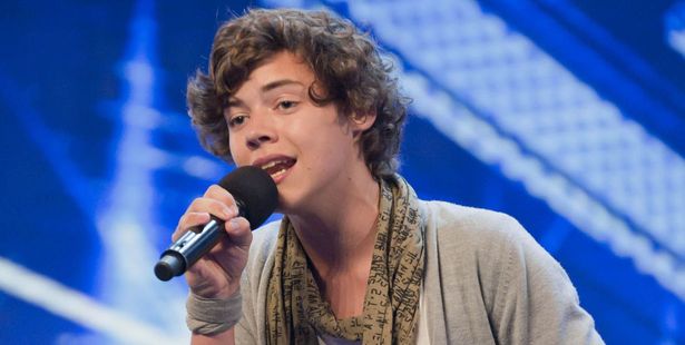 Vroče! Harry iz One Direction: Prespal pri svoji 15 let starejši punci!