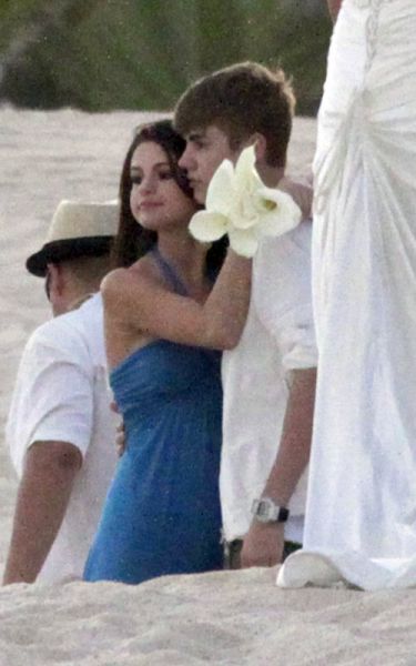 Čestitamo! Justin in Selena: Praznovala sta prvo obletnico zveze!