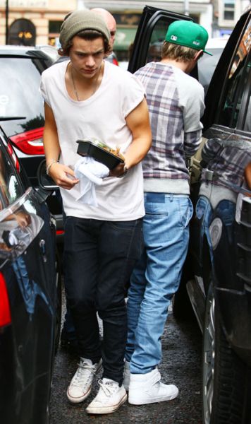 Vroče! Harry iz 1D: Je nov tatu posvetil mami?