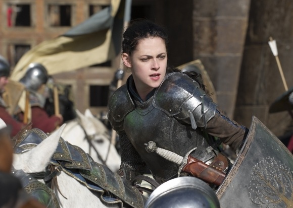 Foto: Kristen Stewart: Nove slike iz njenega filma o Sneguljčici!