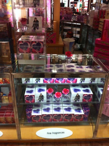 FOTO: Parfum Justina Bieberja je že na policah trgovin!
