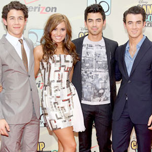 Vroče! Prihaja Camp Rock 3 z Demi in Jonas Brothers!