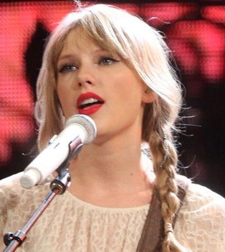 Taylor Swift: Še vedno joče za Harryjem iz 1D?!