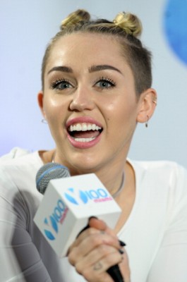 Miley Cyrus: Obtožena, da je obsedena s seksom!