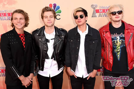 NORO! 5SOS z albumom prehiteli prav vse!