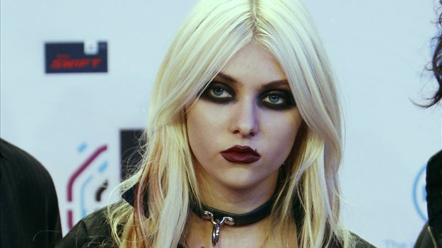 Taylor Momsen: Njeni soigralci jo branijo!