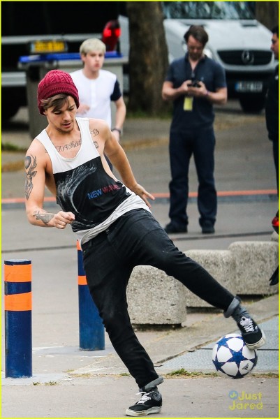 Louis iz 1D: Poškodoval se je!