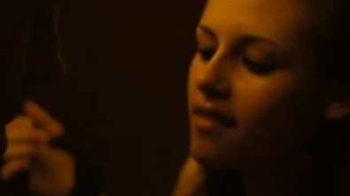 VIDEO: Kristen Stewart med plesanjem moškemu v naročju!