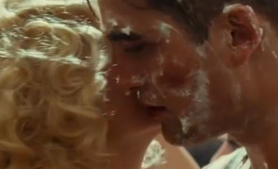 VIDEO: Nov trailer filma 'Water for Elephants', kjer Robert strastno poljubi Reese!