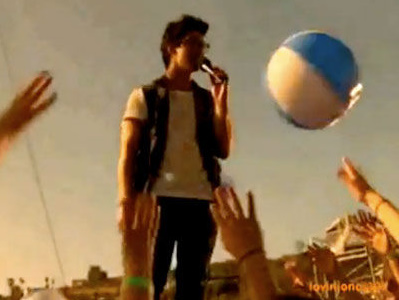 VROČE+VIDEO: Jonas Brothers so posneli tudi videospot za 'Set this party off'!