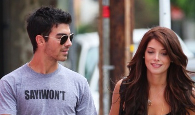 VROČE: Mama Joeja Jonasa ni navdušena nad Ashley Greene!