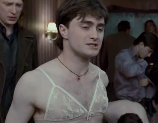 VIDEO: Kakšen je Harry Potter v modrčku?