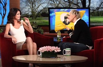 FOTO: Selena Gomez: Ellen Degeneres ji je omogočila, da lahko spi z Justinom!