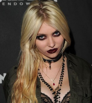 VROČE: Taylor Momsen: Jo je Madonna že odpustila?!