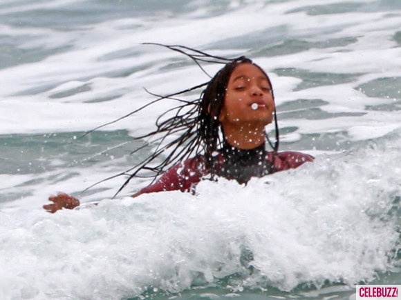 FOTO: Willow Smith je na plaži na Havajih noro uživala!