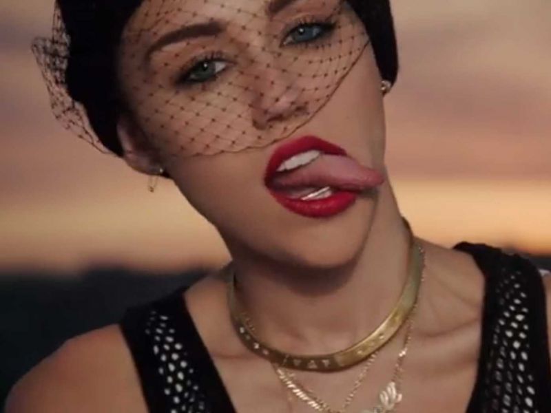 Miley Cyrus: Najboljša glasbenica leta!