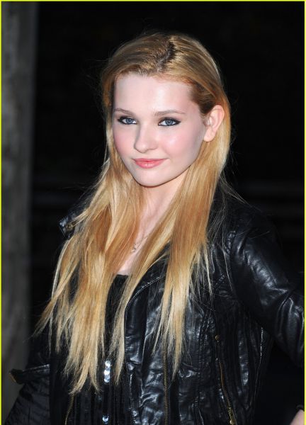 FOTO: Abigail Breslin se je z blond lasmi prelevila v pravo mačko!