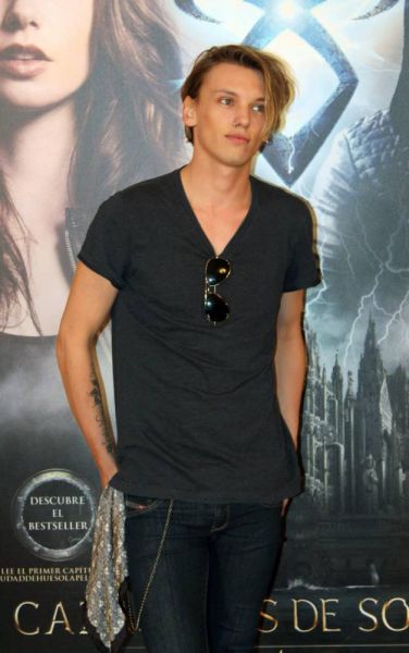 Jamie Campbell Bower: Tudi moški so pod pritiskom!