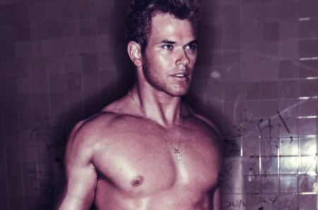 VROČE: Kellan Lutz odvrgel majico