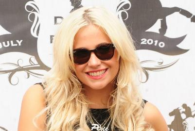 Pixie Lott: Na polo je prišla v visokih petah!