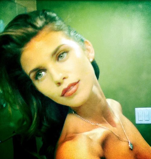 Šok! AnnaLynne McCord: Na Twitter objavila svojo topless sliko!