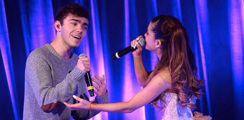Ariana Grande: Nathan Sykes ji je dal romantičen poljub na odru!