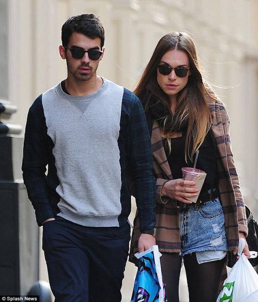 Joe Jonas: Še dobro, da ima podporo svoje punce!