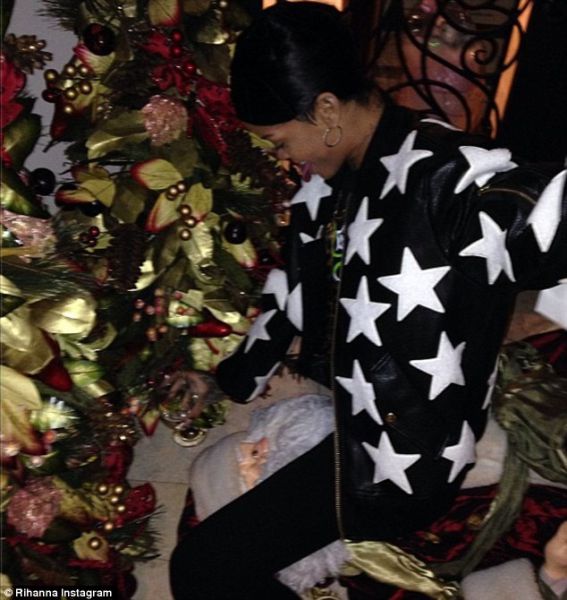 Rihanna: Zajahala je Božička!