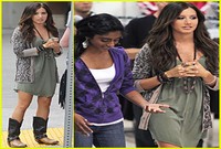 Ashley Tisdale: Oblekica + kavbojski škornji