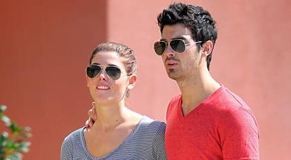 Joe Jonas je Ashley obiskal na snemanju 'Jutranja zarje'!