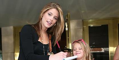 Ashley Greene: Povsod leta za Joejem Jonasom!
