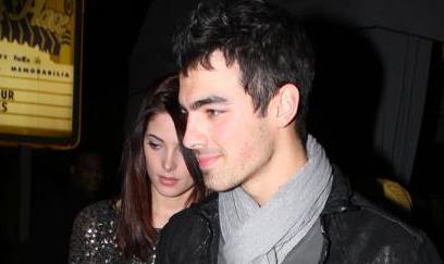 Joe Jonas: Je svoji Ashley Greene kupil prstan zaobljube?!