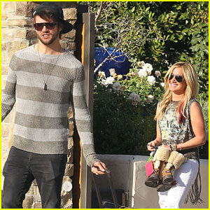 Ashley Tisdale: Za Valentinovo z novim fantom na počitnice!