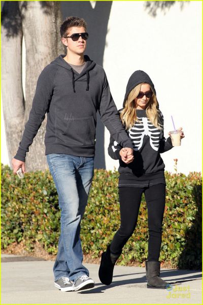 Foto: Ashley Tisdale po dolgem času spet ujeta s fantom