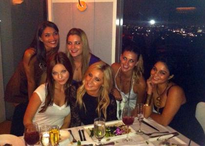 Foto: Vanessa Hudgens & Ashley Tisdale: Privoščili sta si dekliški večer!