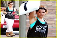 Ashley se bori za napredek